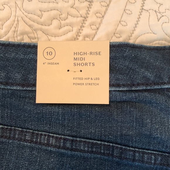 Universal Thread power stretch shorts (NWT) size 10, 4 in inseam - Picture 3 of 7